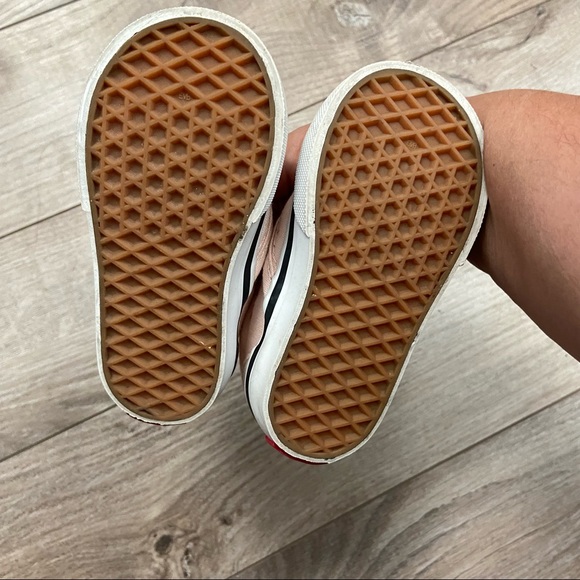 Vans x Peanuts Collab - Size 4 toddler - Picture 3 of 4